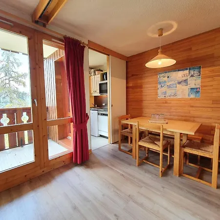 Divisible 4 Pers. - Balcon, Animaux Admis, Pied Des Pistes, Proches Commerces - Fr-1-353-74